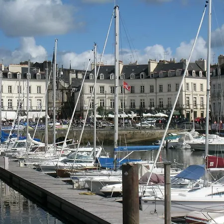 Le Liberté Centre-ville 2* Vannes